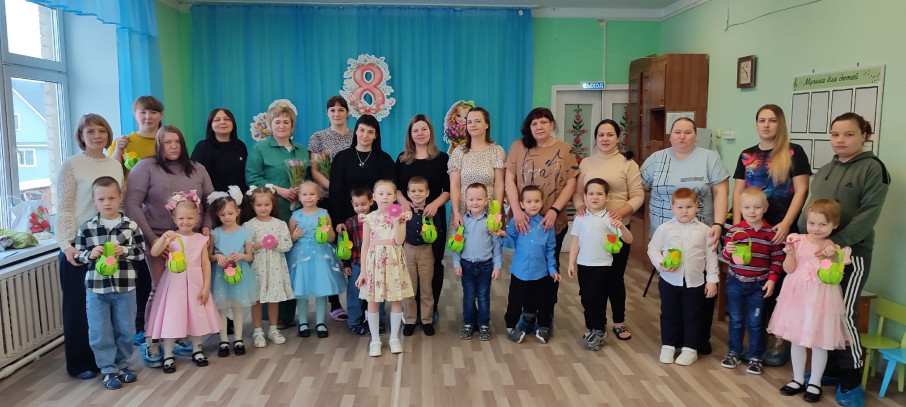 "Волшебный праздник, посвященный любимым мамам, бабушкам и девочкам" "Волшебный праздник, посвященный любимым мамам, бабушкам и девочкам".